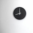 Laden Sie das Bild in den Galerie-Viewer, Moderne Wanduhr // Metall // Schwarz // Designer Wanduhr