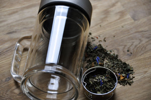 Teebereiter mit Henkel // 300 ml // 100% dicht // Tee-Glas doppelwandig - CALUTEA